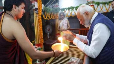 Photo of पीएम मोदी ने संकट मोचन मंदिर में नवाया शीश, वाराणसी में बोले- पहली बार बिना मां के नामांकन किया
