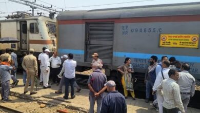 Photo of जम्मू रेलवे स्टेशन: पटरी से उतरा चलती रेलगाड़ी के इंजन का पहिया