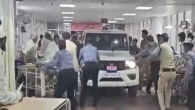 Photo of भीड़ से बचाने के लिए छेड़छाड़ के आरोपी को पुलिस का वाहन AIIMS-ऋषिकेश के ‘वेटिंग एरिया’ से गुजरा