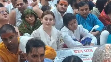 Photo of बाबा महाकाल की भस्म आरती में शामिल हुईं शेफाली जरीवाला, नंदी हॉल से किए दर्शन