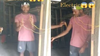 Photo of लड़के ने मुंह में डाला बिजली का तार, पूरे शरीर में फैला करंट, फिर भी नहीं हुआ कुछ