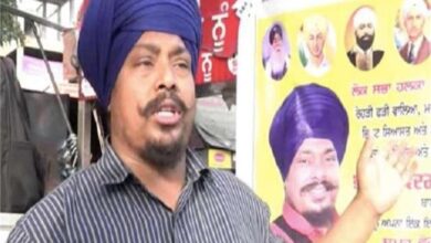 Photo of पंजाब: दिन के समय चुनाव प्रचार और शाम को बर्गर बेचता है ये उम्मीदवार