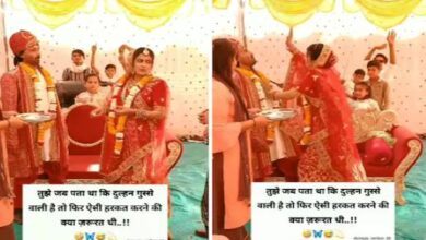 Photo of दूल्हे को रसगुल्ला खिला रही थी दुल्हन, वो करने लगा नौटंकी