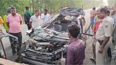 Photo of भागलपुर में रफ्तार का कहर: खड़े मिनी ट्रक से टकराई अनियंत्रित कार…