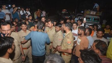 Photo of यूपी: बिजली कटौती पर उग्र हुई राजधानी, उपकेंद्रों पर बवाल, इंजीनियर-कर्मचारी भागे