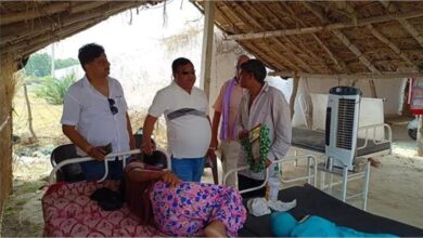Photo of यूपी: छप्पर के नीचे चल रहा अस्पताल, कैंसर मरीज का हो रहा था इलाज…सीएमओ ने छापा डाल किया सीज