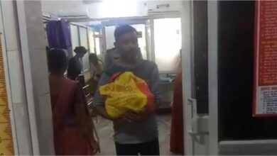 Photo of एमपी: झोले में मृत नवजात को लेकर सतना के जिला अस्पताल पहुंची महिला, मचा हड़कंप…