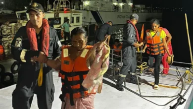 Photo of  गोवा तट पर फंसी 26 लोगों से भरी नाव, भारतीय तटरक्षक बल ने समय रहते बचाई जान
