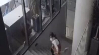 Photo of खाली ऑफिस देख लड़की अकेले में कर रही थी ऐसी हरकत, कैमरे में कैद हुआ सबकुछ