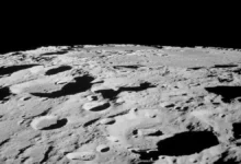 Photo of चंद्रमा की सतह के नीचे है बर्फ का भंडार, इसरो ने कहा यह मानव उपस्थिति बनाए रखने के लिए उपयोगी