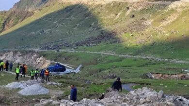 Photo of केदारनाथ में हेलिकॉप्टर की इमरजेंसी लैंडिंग, बाल-बाल बचे तीर्थयात्री