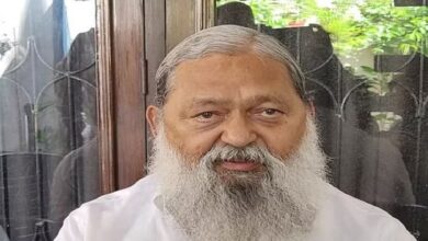 Photo of किसानों पर गोली चलवाने के सवाल पर बोले विज- मैं गृहमंत्री था और जिम्मेदारी लेता हूं