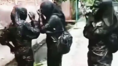 Photo of स्कूटी लेकर चली पापा की परी, सामने था नाला, छपाक से जा गिरी