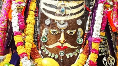 Photo of प्रथम घंटाल बजाकर हरिओम का जल अर्पित, फिर भस्म से सजे महाकाल