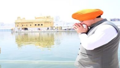 Photo of उत्तराखंड: जब सीएम ने दरबार साहिब में की सेवा…गुरुवाणी का पाठ सुना