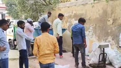 Photo of अलवर में प्लास्टिक की थैली बेचने वालों पर दबिश, दुकानदार गोदाम बंद कर भागे