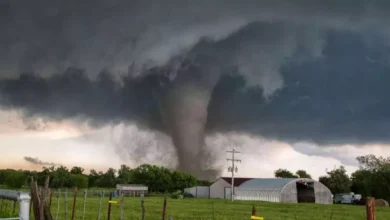 Photo of अमेरिका में तूफान ने मचाई तबाही, 18 लोगों की गई जान
