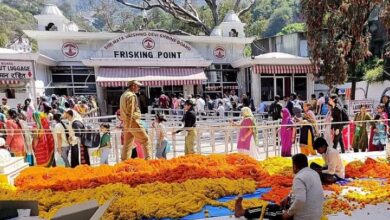 Photo of भीषण गर्मी पर आस्था भारी, मां वैष्णो के दरबार में जयकारों से खिल रहे श्रद्धालुओं के चेहरे