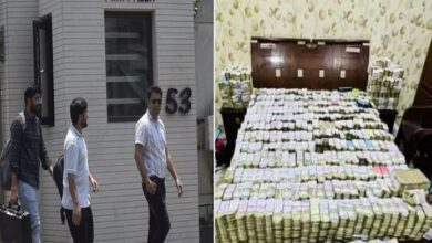 Photo of जूता कारोबारियों पर आयकर छापा: 500 के नोट की हर गड्डी पर ये खास निशान…