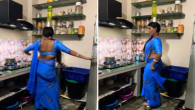 Photo of पहले 2 लोटों पर रखा पैर, सिर पर ग्लास और बोतल, कुछ यूं नाचने लगी ब्लू साड़ी में महिला