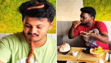 Photo of गले में सांप लपेटकर खाते-पीते हैं लोग, अजीब है ये कैफे
