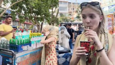 Photo of गर्मी से परेशान हुई रशियन लड़की, सड़क किनारे ठेले पर सोडा पीने पहुंची, पूछा ऐसा सवाल…