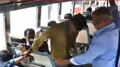 Photo of बस कंडक्टर के अंदर आ गई ‘सुपरपावर’, गिरने लगा लड़का, तो ‘छठी इंद्री’ का इस्तेमाल कर बचाई जान!