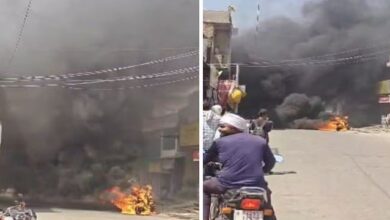 Photo of दौसा: दुकान के बाहर खड़ी स्कूटी ने स्टार्ट करते ही आग पकड़ी, बीच बाजार मची अफरा-तफरी