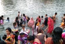 Photo of कानपुर: श्रद्धालुओं ने लगाई आस्था की डुबकी, दान करने से पूरी होगी हर मनोकामना