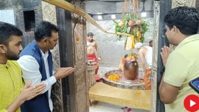 Photo of केंद्रीय राज्यमंत्री पासवान बाबा महाकाल की शरण में, चांदी द्वार से दर्शन कर किया जलाभिषेक