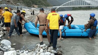 Photo of उत्तराखंड में राफ्ट पलटने से फंसे 4 पर्यटकों को किया गया रेस्क्यू