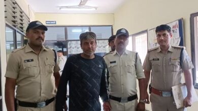 Photo of बिहार से लाकर इंदौर में चला रहा था चरस का काला कारोबार, 18.50 लाख की चरस के साथ आरोपी गिरफ्तार