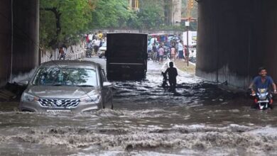 Photo of दरिया बनी दिल्ली: लबालब सड़कें, डूबी हुई कारें… घरों में घुसा पानी