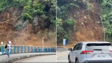 Photo of देखते-देखते धसकने लगा पहाड़, झटके में दबी गाड़ियां, खौफनाक नजारा
