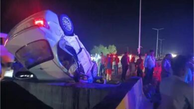 Photo of सतना में भीषण सड़क हादसा, तेज रफ्तार कार डिवाइडर से टकराई