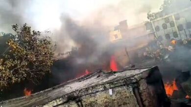 Photo of चांदनी चौक : 50 फीट ऊंची उठी लपटें, 100 करोड़ के नुकसान का अंदेशा