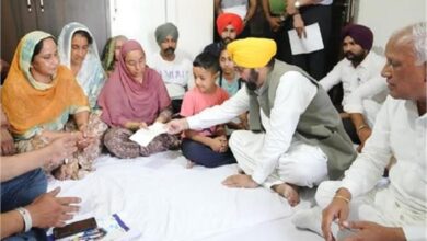 Photo of पंजाब: शहीद नायक के घर पहुंचे मुख्यमंत्री मान