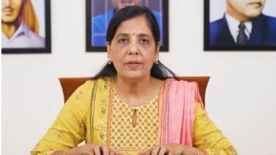 Photo of मुख्यमंत्री की पत्नी सुनीता केजरीवाल को झटका, कोर्ट ने भेजा नाोटिस