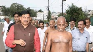 Photo of सीएम मोहन ने VIP रोड़ पर काफिला रुकवा कर किया जैन मुनि का स्वागत