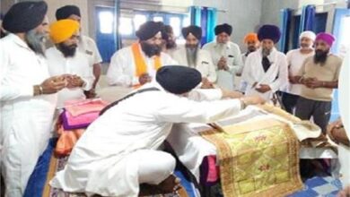 Photo of पंजाब: डेरे में इस हालत में मिले श्री गुरु ग्रंथ साहिब जी के स्वरूप, संगत व प्रबंधक आमने-सामने