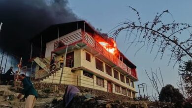 Photo of पौड़ी: वैडिंग प्वाइंट तक पहुंची जंगल की आग, तीसरी मंजिल पर रखा सारा सामान जलकर राख
