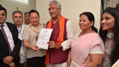 Photo of सक्रिय राजनीति से तीन साल का वनवास हुआ खत्म, जीत के साथ त्रिवेंद्र का जश्न
