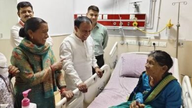 Photo of सीएम योगी आदित्यनाथ की मां को एम्स से मिली छुट्टी, आंखों में संक्रमण के चलते थीं भर्ती