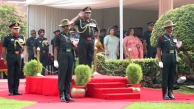 Photo of जनरल उपेंद्र द्विवेदी बने थलसेना अध्यक्ष, रिटायरमेंट से पहले जनरल मनोज पांडे को गार्ड ऑफ ऑनर