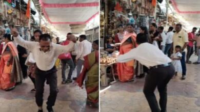 Photo of बीच बाजार ये शख्स करने लगा अजीब हरकत, आंखें फाड़ देखती रहीं महिलाएं-लड़कियां