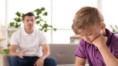 Photo of 8 साल के बेटे को पापा ने लगाया काम पर, गंदी की थी दीवार