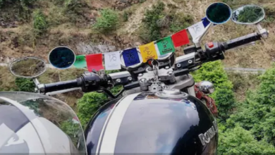 Photo of मोटरसाइकिल पर क्यों लगाते हैं रंगीन झंडे, क्या होता है इनका मतलब