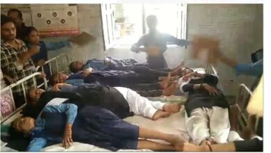 Photo of बेतिया के इस स्कूल में भीषण गर्मी के कारण अचानक 20 बच्चे हुए बेहोश