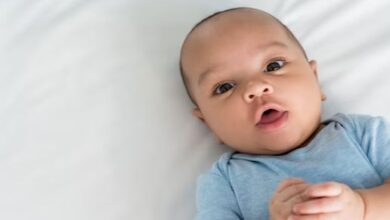 Photo of अलग तरह से लोगों के चेहरे पहचानते हैं नवजात शिशु, मां की गंध की लेते हैं मदद