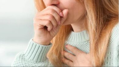 Photo of महिला को आई तेजी से खांसी, अचानक पेट में हुआ दर्द और लगा बहुत तेज जोर, बाहर आ गईं आतें